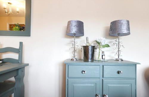 JOIVY Greenknowes Estate with Hot Tub and Bar - Farmhouse and Lodge - Photo 72