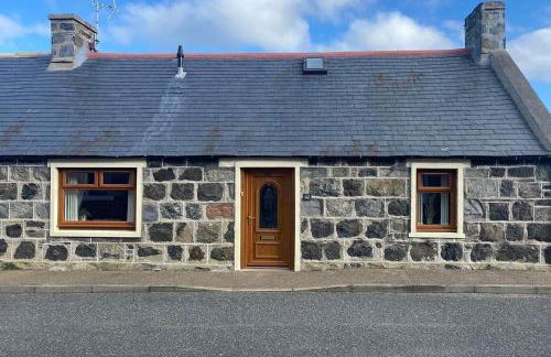 Number Forty Two, Portsoy - A 3 bedroom cottage with sea views - Foto 1