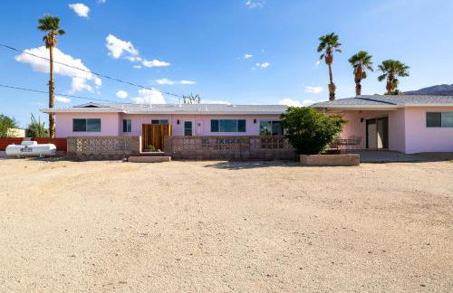 Mid Century Vibes - 2 Min to JTNP - Retro Dive Bar - View - Foto 40