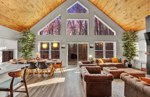 Chalet with Hot Tub, Game, Movie Room, Lake and Pool Access - Foto 10