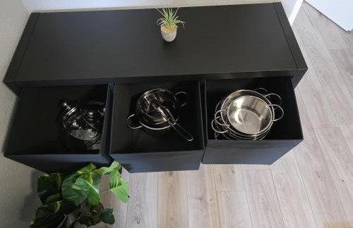 DG - Einfach aber sehr komfortabel - Wohnung für bis zu 12 Personen - Gruppen, Messe, Monteure, Studenten - Voll ausgestattet - 3 Smart-TV 55 Zoll Netflix, 1000 Mbit WLAN, voll ausgestattete Küche - Foto 28