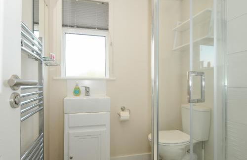 Midway Lodge - Photo 18