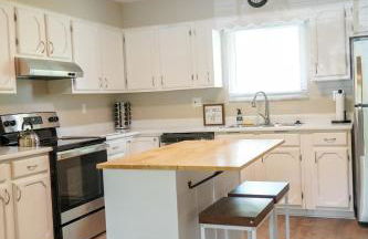 3BR Retreat near BrewDog, games, and lots of space - Foto 16