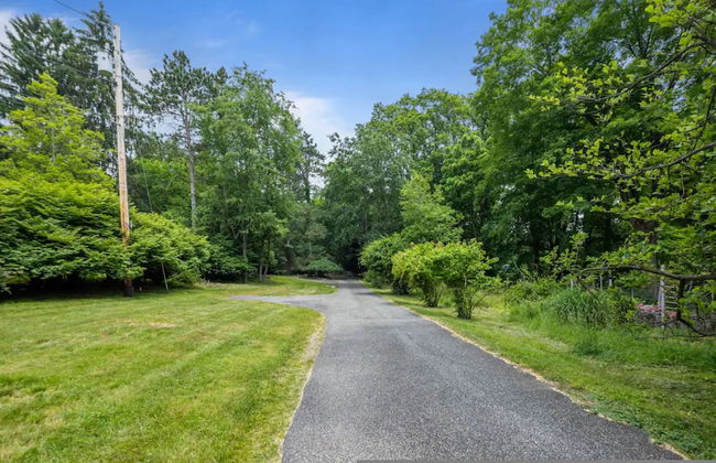 Cozy Fall Home With 4BR and Fireplace - Photo 27