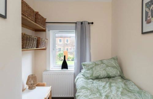 Quaint 3 bed Cottage in central Dorking with parking - Foto 22