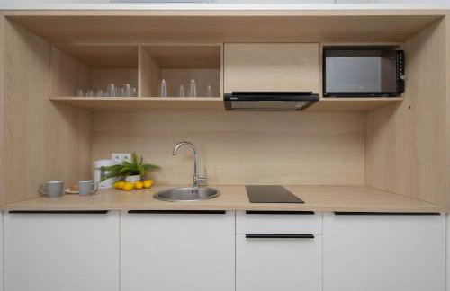 Spacious Studios Zamoyskiego Near PGE with Parking by Noclegi Renters - Foto 11