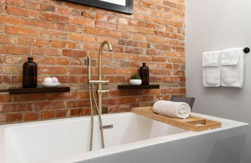 Private Boutique Getaway - Fireplace & Soaking Tub - Downtown Loft - by Cross-Key Vacation Rentals - Photo 15