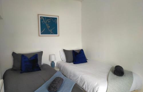 Newly Renovated 3 Bedroom House, 6 beds with 2 showers, near University Town Centre - Foto 28