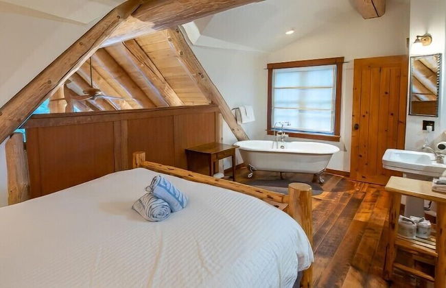 Snow Creek Cabins by Fernie Lodging Co. - Photo 32