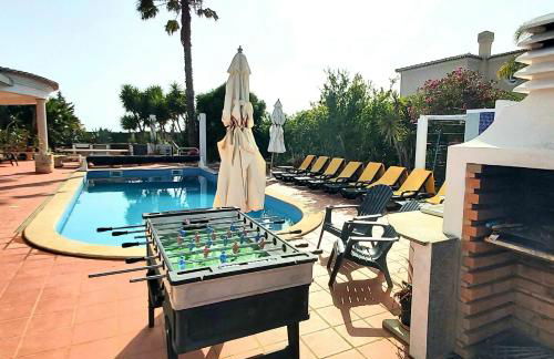 Oceanfront Villa - 8 rooms, 2 kitchens with pool, billiard table and Beach-Volleyball Court - Foto 8