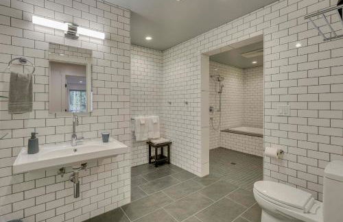 Riverfront Hideaway in Keene Walk to Town! - Foto 30