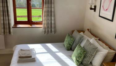 Peaceful Open-Plan Cottage With A View - Photo 4