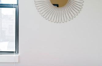 Explore the River Walk from Artsy Designer Retro Chic Home - Foto 17