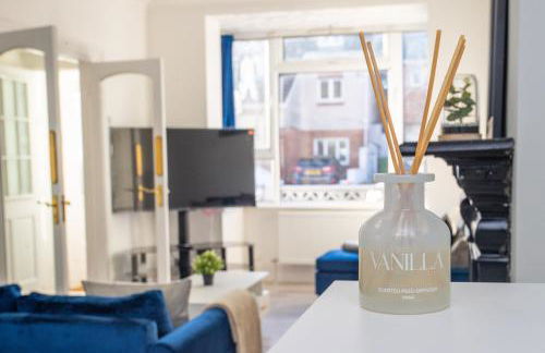 Sunny 3BR Home Near Portsmouth Park - Photo 25