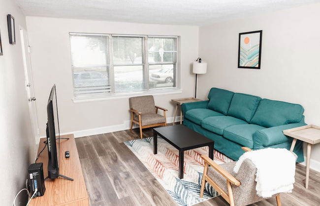 Inviting Weekend Getaway in Clayton With Pool - Foto 9