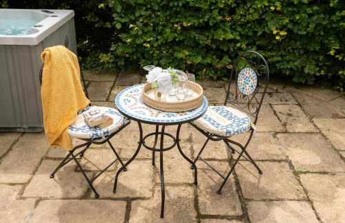 Luxurious Snowdrop Cabin with Private Hot Tub - Photo 23