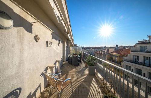 Terrasse ensoleillée sur les toits de Nice - Foto 9