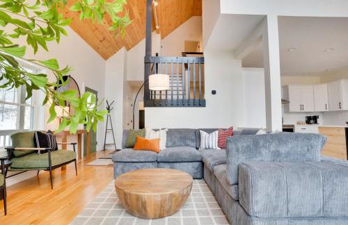 '"Luxury Mountain Getaway'" Sauna, Hot Tub, Massage Chair, Pool Table - Photo 32