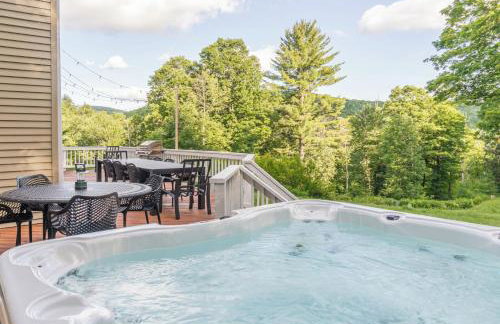 8BR Luxury Retreat with Hot Tub, Games, & Fire Pit - Foto 7