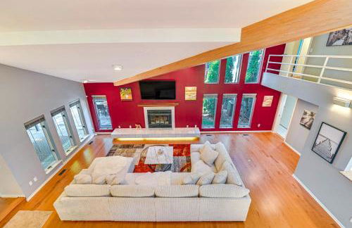 7 Mi to Skiing Lake George Home with Large Patio - Foto 6