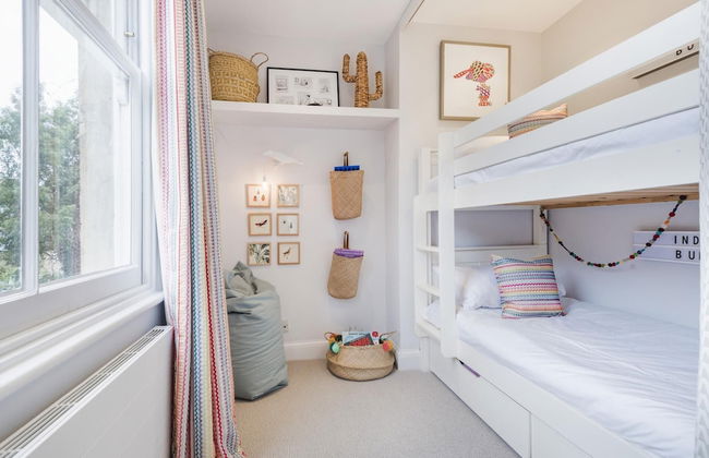 Chic Wandsworth Home With Patio - Photo 5