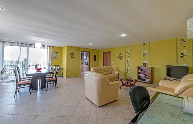 Villa Guinevere-with Private Pool - Photo 16