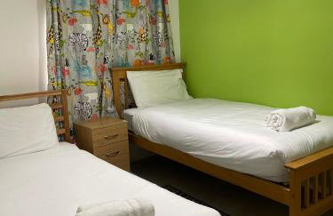 Chic 2 Bed Apartment with Free Parking- Recently Redecorated, 10 Minutes to City Centre - Foto 22