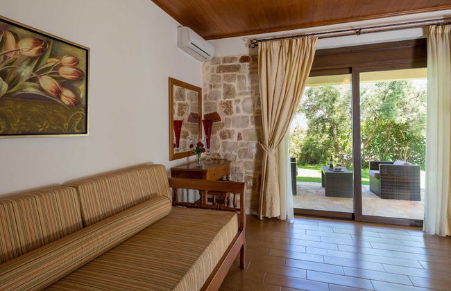 Villa in Tavronitis With Pool & Stunning Views - Photo 10