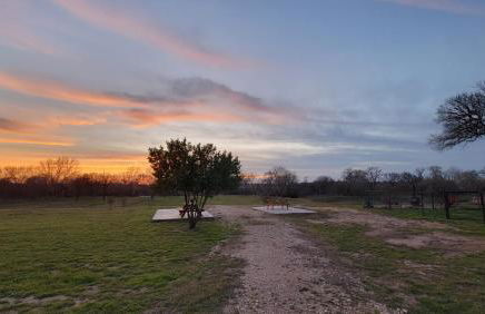 River RV, Romance Glamping Pup Paradise Riverside - Foto 16