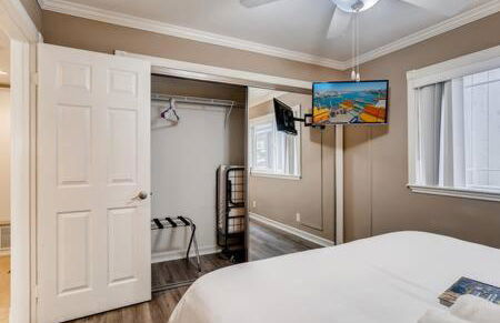 AWESOME 3BR 1 Block To Ocean Fast WIFI C1 - Photo 29
