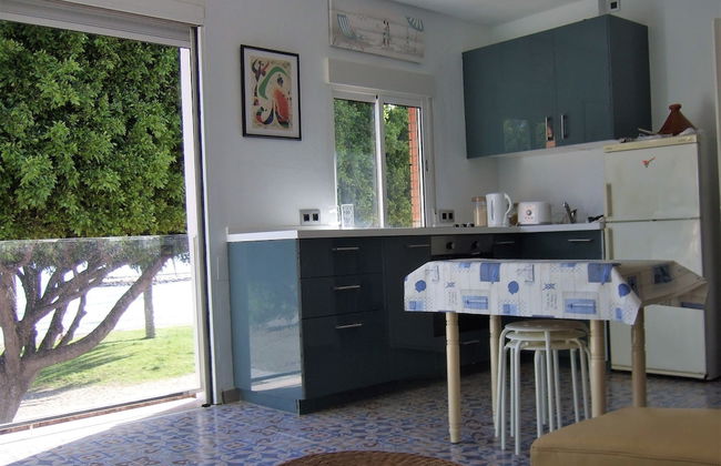 Beachfront House - Photo 8