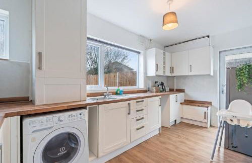 #93 Stylish Warwick Home - 10 mins to Warwick Castle - Sleeps 6 - " Perfect for Contractors and Families - Free Parking" - Foto 27