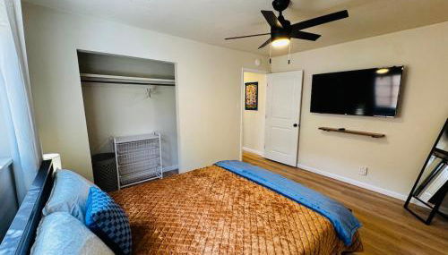 Free Chick-Fil-A & Starbucks! 502 Hideaway! - Foto 4