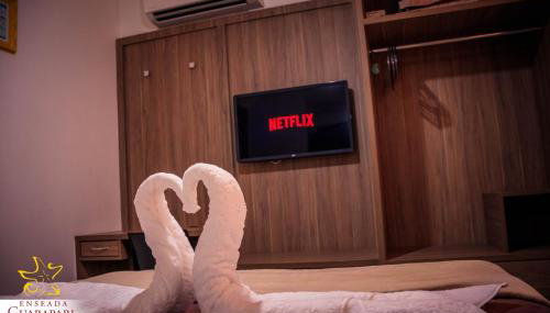 MAIOR NOTA - 2 Quartos com AR CONDICIONADOS SPLIT, Air Fryer, Wi-Fi, Disney Plus, Star Plus, HBO Max, Cadeiras de Praia, Caixa Térmica, Churrasqueira, Rede para Descanso e Chuveirão - 8 pessoas - CONFORTO Máximo - Melhor Localização!! - Foto 5