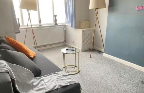 Balmoral House - Holiday Home - Photo 12