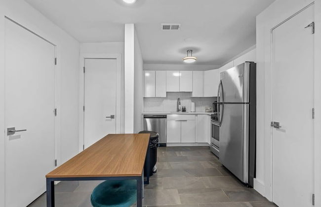 Crescent Furnished Apartments v2 - Photo 12