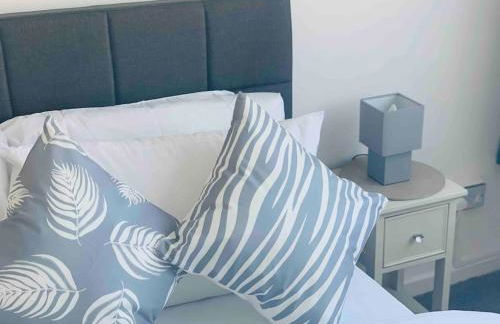 Aylesbury Apartment for Contractors and Holidays - FREE Parking for cars and vans - Foto 23