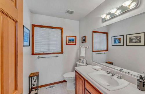 Handcrafted Tahoe Retreat Walk to Beach & Ski - Foto 26