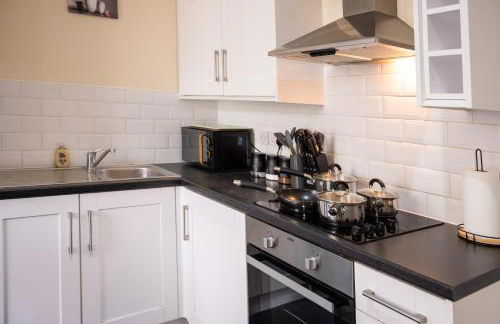 Rugby 1-BR Apt, Parking, City Centre, Sleeps 3 - Foto 15