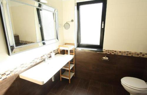 Beachfront Luxury Villa with Private Pool & Stunning Sea Views - Photo 16