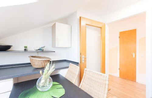 - Savanna Lodge Deluxe with Exclusive Design - Apartment 75sqm - Central Location - Terrace with View - Completely Renovated 2024 with Smart TV & Netflix - Separate Kitchen - Free Parking - Near Airport & Train - Photo 27