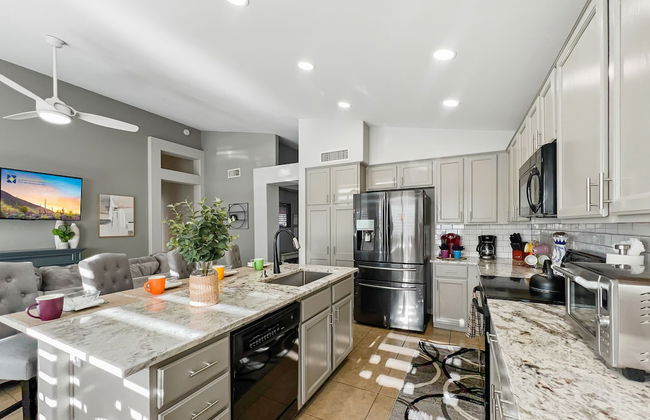 Kimberly Surprise - Photo 9