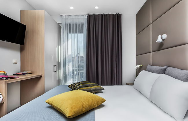 Nymphes Deluxe Accommodation - Photo 9