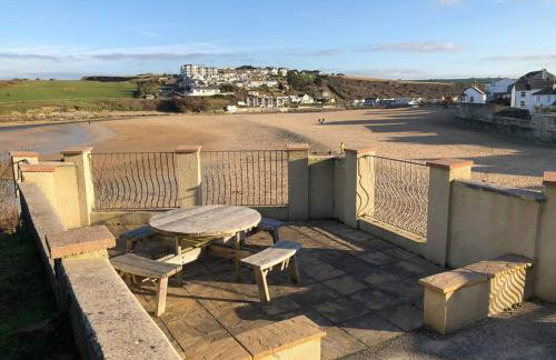 Beach Side Top Floor Property, Balcony & Sea Views - Foto 2