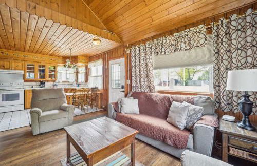 Sunnyside 3BR 1BA Relaxing Lakefront Retreat - Foto 8