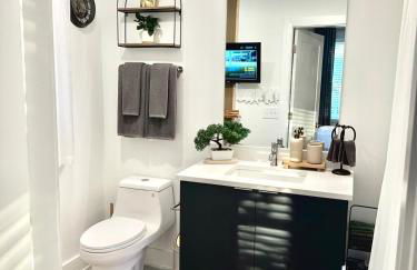 Golden Glow Style - Comfort & Central - Buckhead with Free Parking - Foto 26