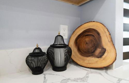 Spacious 3 Bedroom 2 Bathroom Apartment with Free Onsite Parking - Foto 24