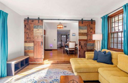 Family-Friendly Central AC Near Beach - Foto 9