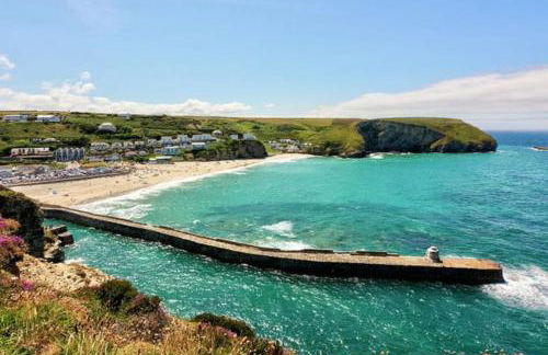 Cliffside 3 Bedroom House with Sea Views - Photo 17