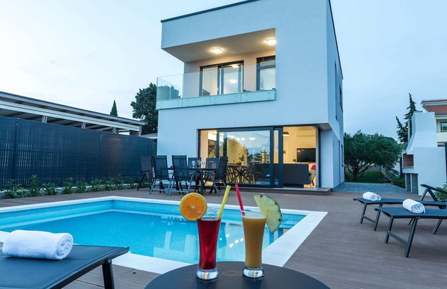 Luxury Villa With Private Pool, Great sea View, Near the Beach - Photo 1